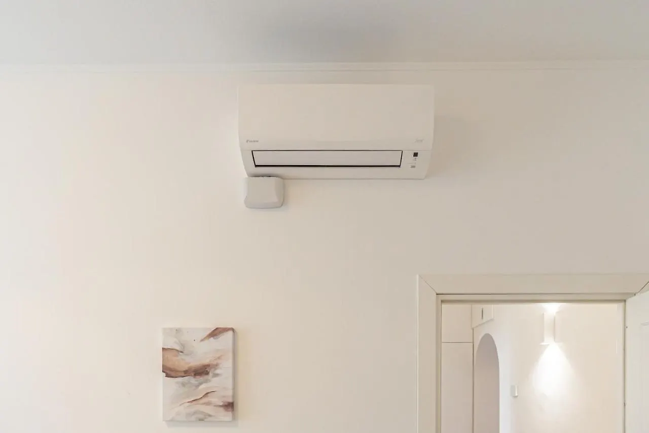 Apartamento Elegante Bilocale A 15 Min Dal Duomo Milán 0*,  Italia